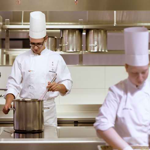 Hotel Diploma program at Hotel Management School Geneva EHG Traiteur - Faites appel à un Chef de Cuisine à domicile à Genève - Call on a Chef at Home in Geneva